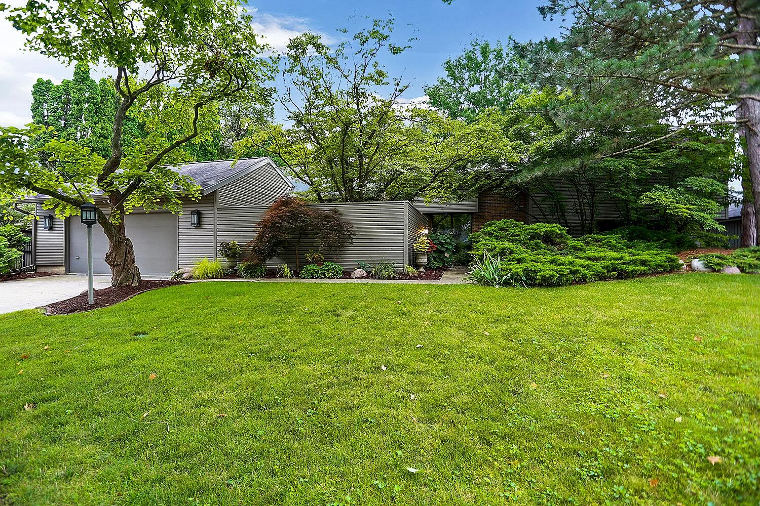 1003 Barclay Ct photo 1