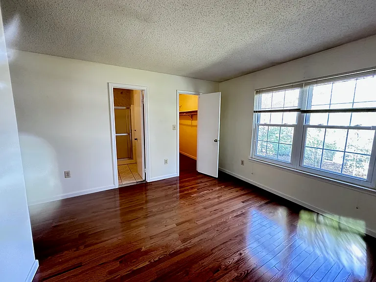 543 Manchester Ct — Photo 8