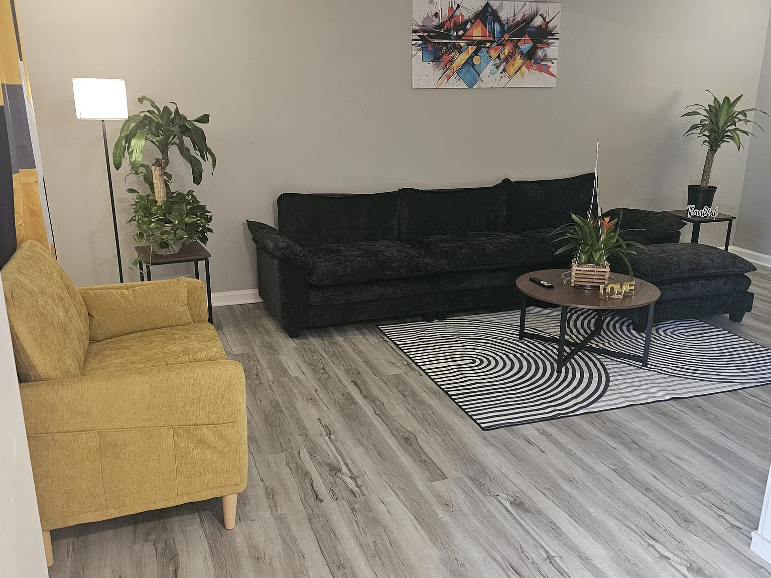 3 bed, 1900 sqft, $2,000 — Photo 2