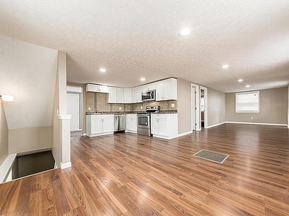 5th image of 7531 Broadwyn Dr