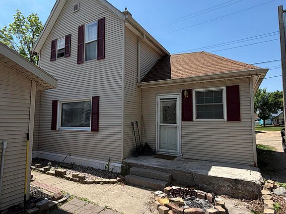 4th image of 512 4th Ave S