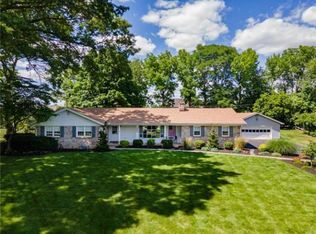 390 Wedgewood Rd, Bethlehem, PA 18017