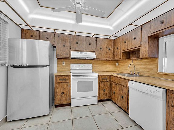 5th image of 16750 NE 10th Ave APT 229