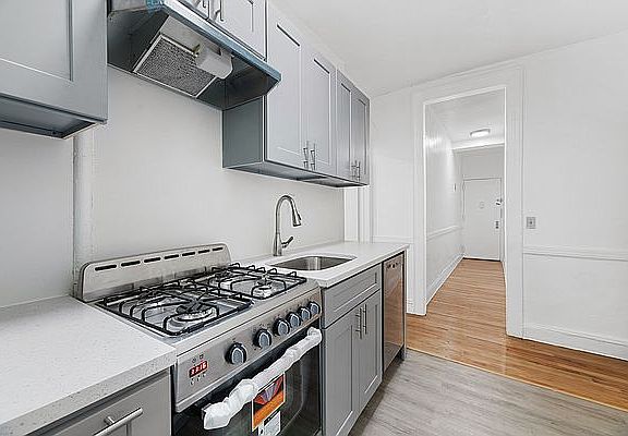 5th image of 218 Thompson St #8