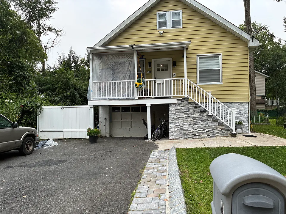 114 Ryerson Ave