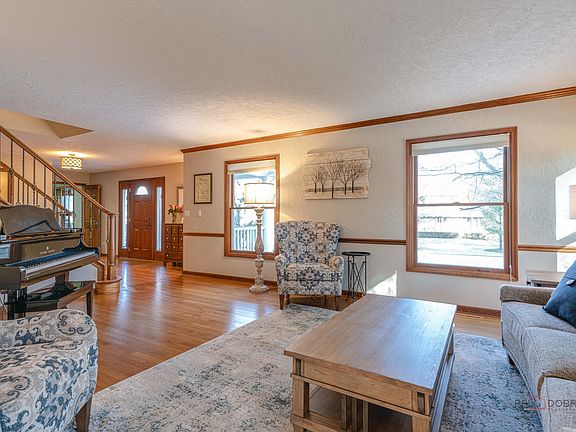 5th image of 331 E Winchester Rd