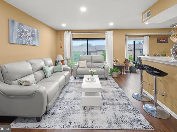 6946 Hanover Pkwy APT 301, Greenbelt, MD 20770