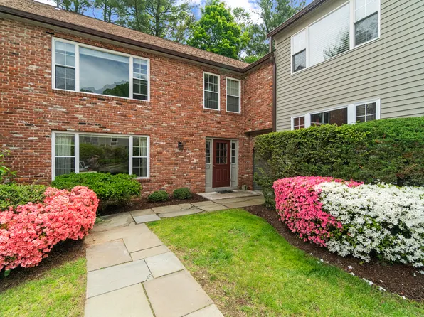 9 Village Walk #9, Wilton, CT 06897