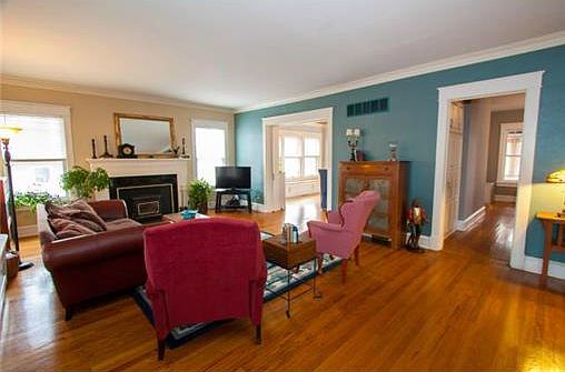 5th image of 221 W Franklin St