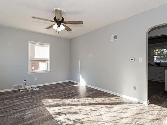 5th image of 2644 N Division St
