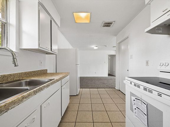 4th image of 4938 Glenridge Ln