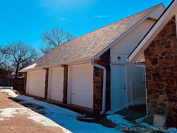 2nd image of 521 Pioneer Rd