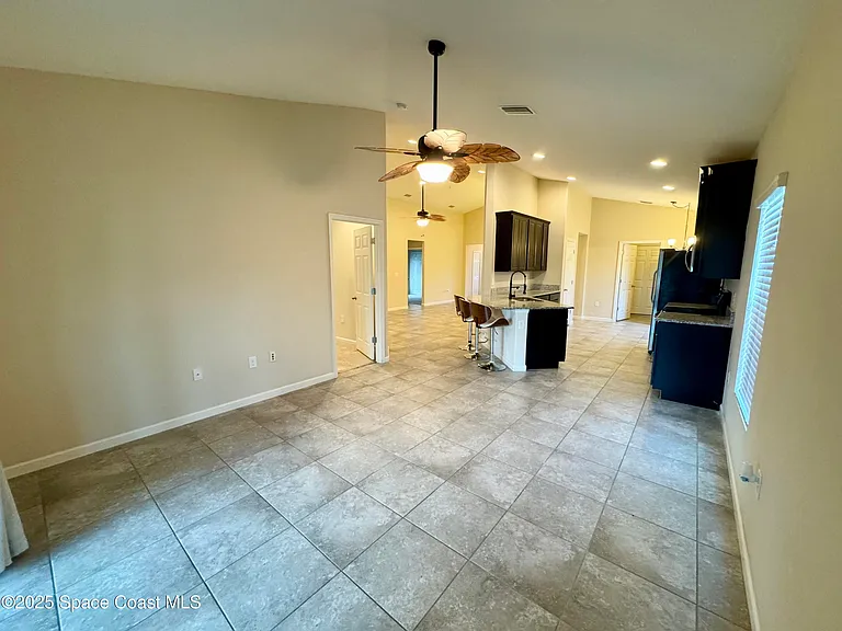 590 Trymore Dr SE — Photo 5