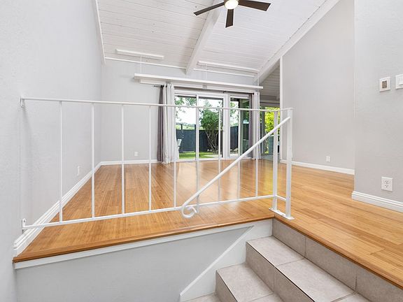 3rd image of 238 Thistle Cir
