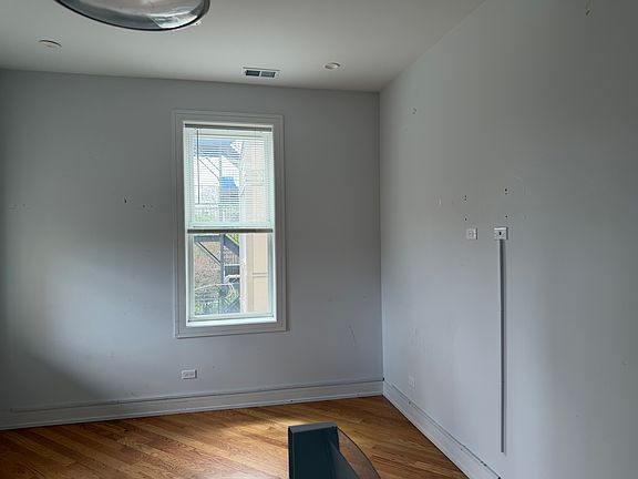 3rd image of 6532 N Sacramento Ave APT 3S