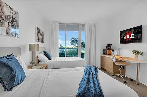 2602 E Hallandale Beach Blvd Photo 1