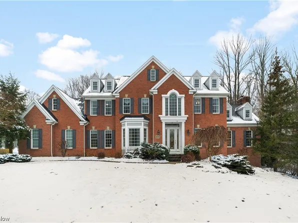 8245 Woodberry Blvd, Chagrin Falls, OH 44023