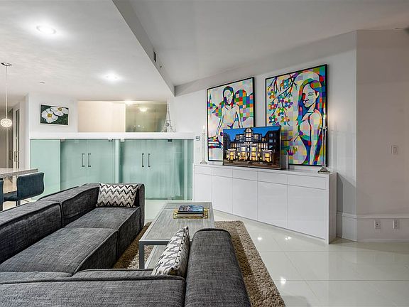 4th image of 1102 Hornby St #301
