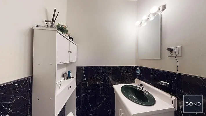 Rented by Bond New York | media 29