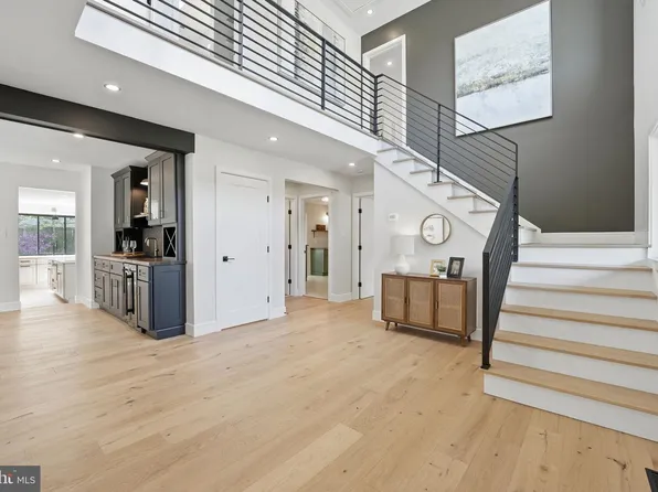 7109 Idylwood Rd, Falls Church, VA 22043