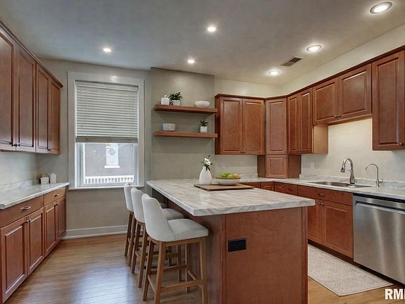 2nd image of 1512 Spring St