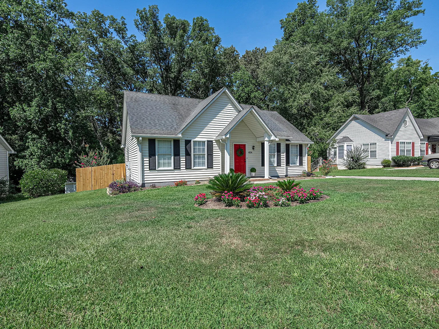 3 bed, 1104 sqft, $3,900 — Photo 3