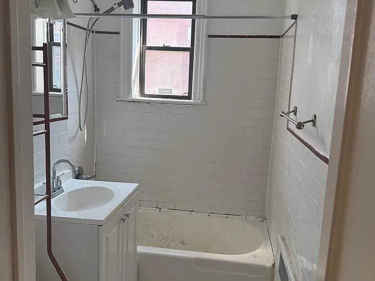 457 Jersey Ave #2R — Photo 8