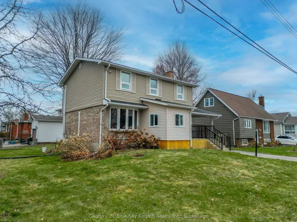 25 Rowe Ave, North Bay, ON P1A 1W8