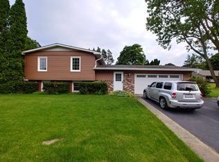 327 Highland Ave, Woodstock, IL 60098