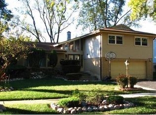 1105 Coach Rd, Homewood, IL 60430