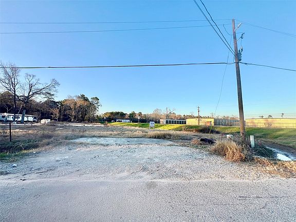 4th image of 17031 Little Oak Dr