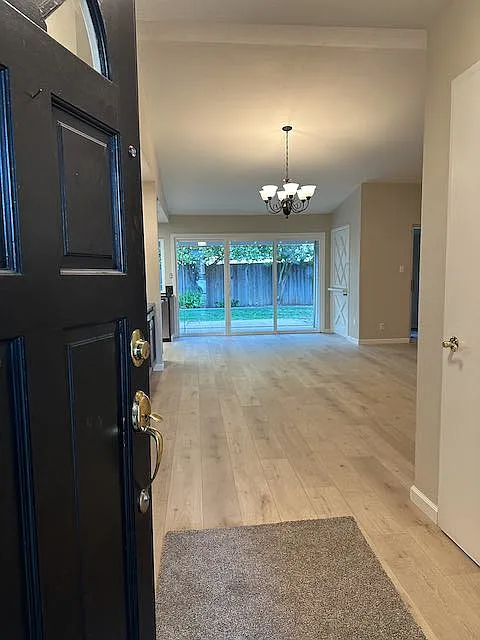 3 bed, 1363 sqft, $2,600 — Photo 3