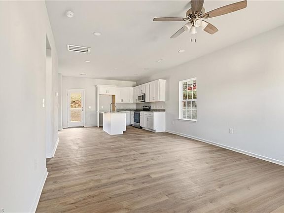 3rd image of 858 W 12th St