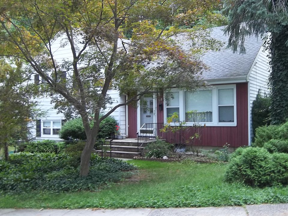 1st image of 90 Pembrook Dr