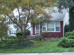 90 Pembrook Dr, Yonkers, NY 10710