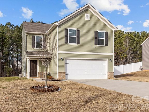 3rd image of 819 Yorkshire Dr