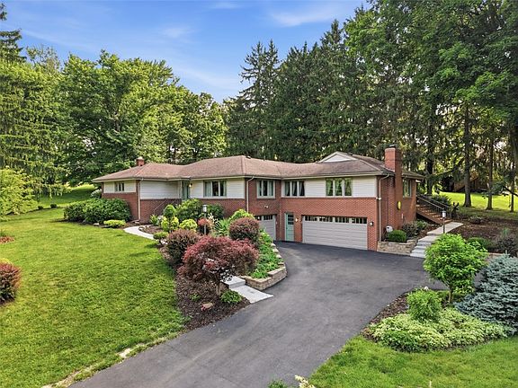 3rd image of 111 Cedar Dr