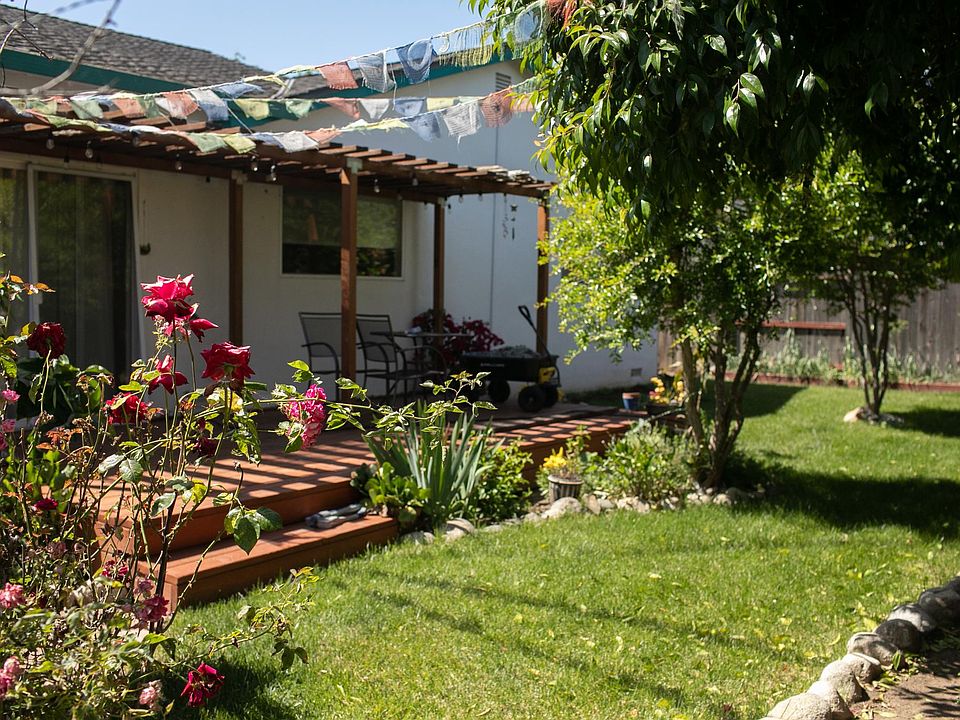 backyard view with deck and pergola