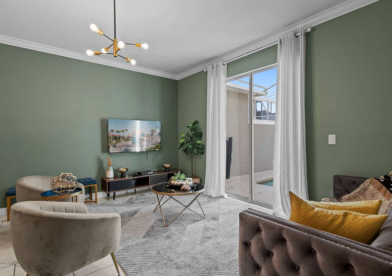 Chic 4BR Home with Mickey & Star Wars Rooms — Photo 3