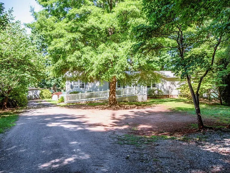 447 Kemp Rd — Photo 5