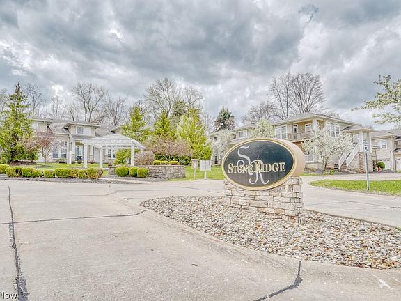 2nd image of 124 Stonegate Cir