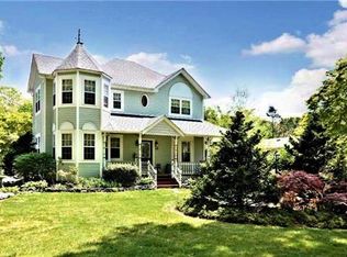 25 Sunny Rd, Saint James, NY 11780