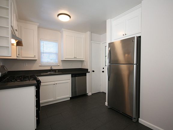 3rd image of 1073 Newhall St