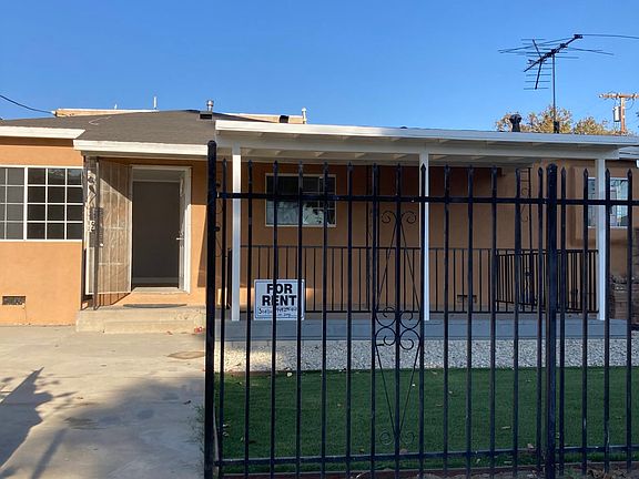 Private fenced in yard