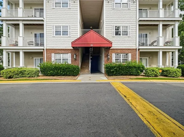 912 Southmoor Dr Unit 206, Virginia Beach, VA 23455