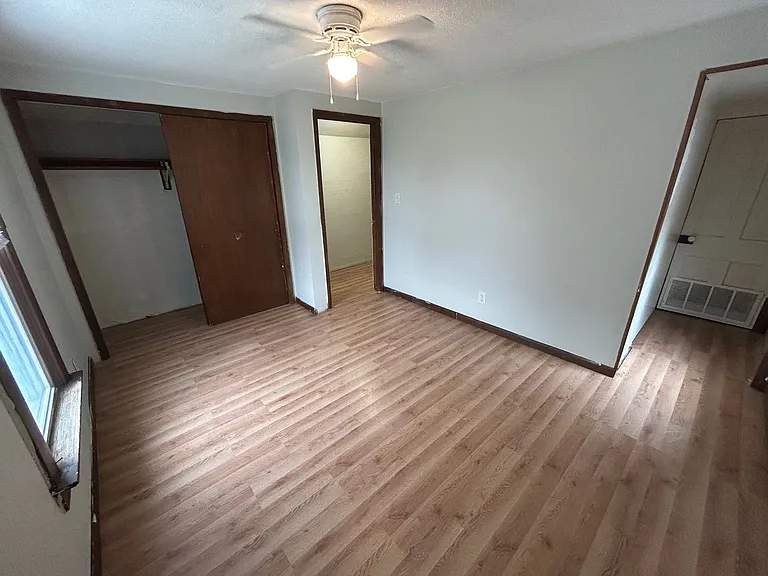 107 W Prairie St — Photo 11