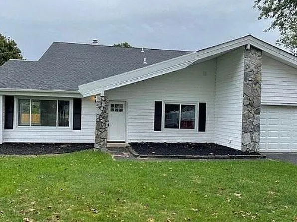 58 Andover Dr, Coram, NY 11727