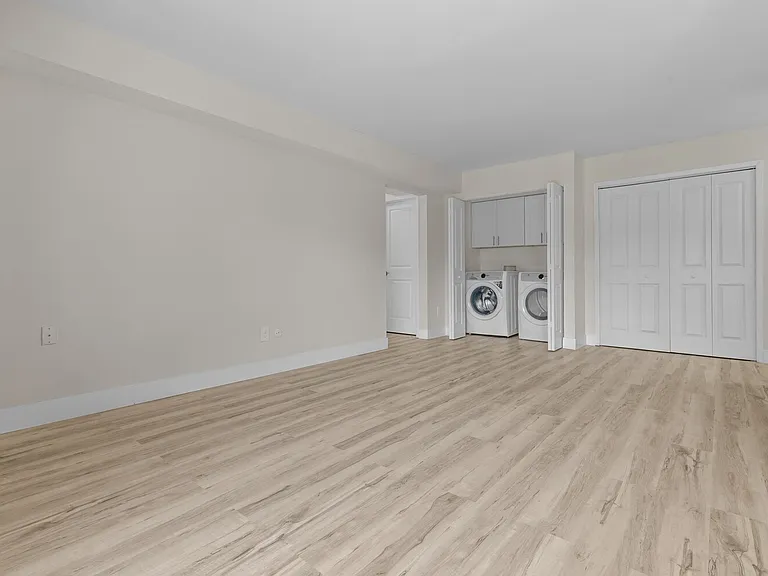 Sunnymede Apartments - Troy, MI — Photo 15