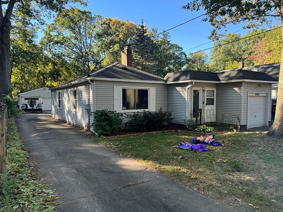 1st image of 895 Petrie Ave