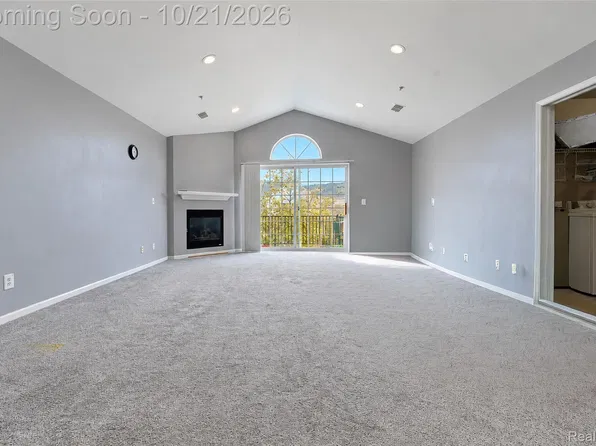4204 Cameron Cir, Walled Lake, MI 48390
